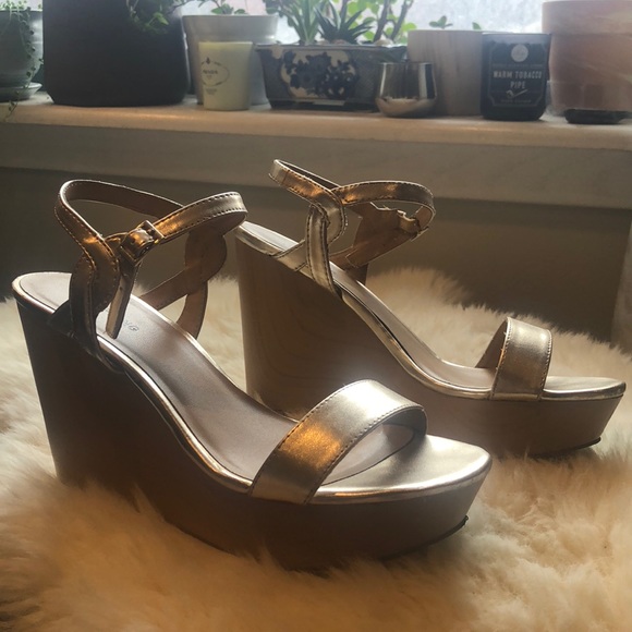 Soft Metallic Gold + Wooden Wedge From ALDO - Picture 2 of 7